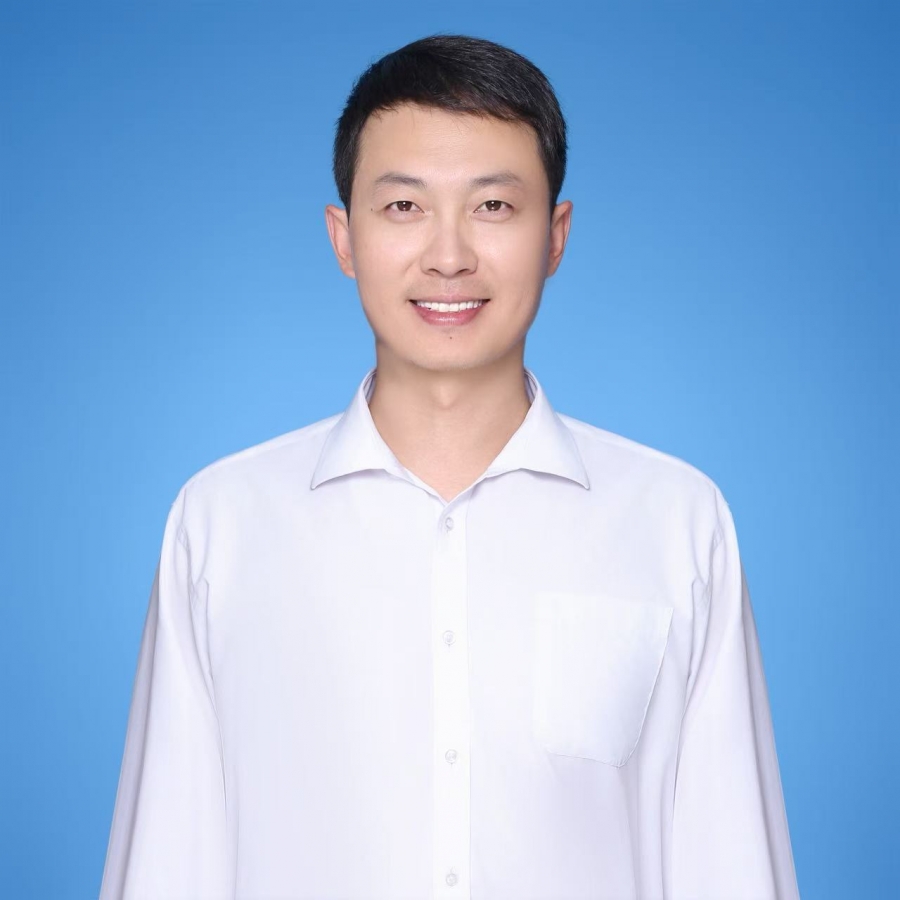 李伟.jpg